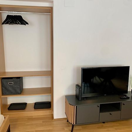Air-Conditioned, Quiet Apartment With A Terrace In Center Of St Poelten - Smart Tv Sankt Poelten Ngoại thất bức ảnh